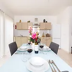 The Pinnacle Fl2 Escape By Homely *