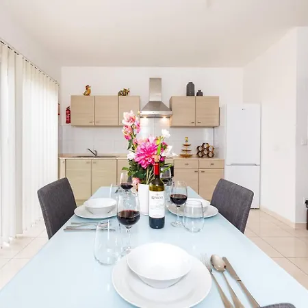 The Pinnacle Fl2 Escape By Homely *