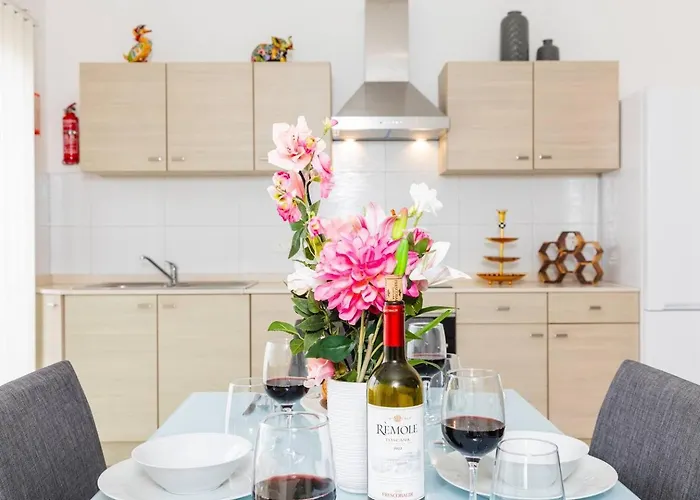 The Pinnacle Fl2 Escape By Homely *